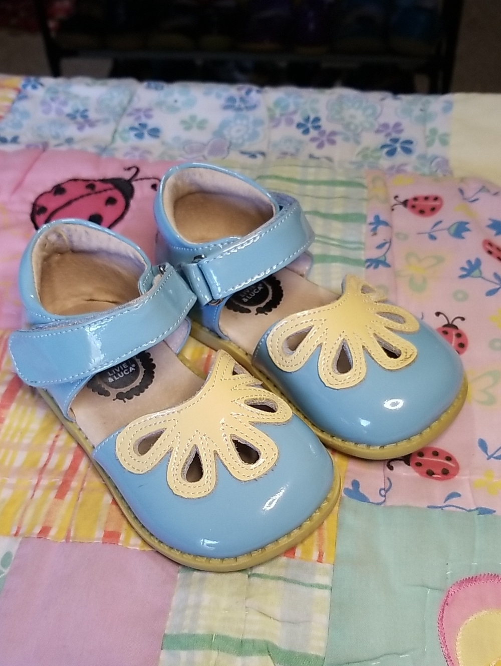 Livie & Luca Light Blue Mary Jane W/light Yellow Cutouts Size 7 Petals